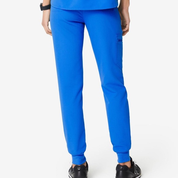 Figs scrubs - Picture 3 of 4